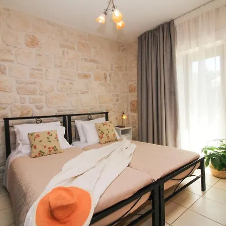 Villa Evanthe Stone