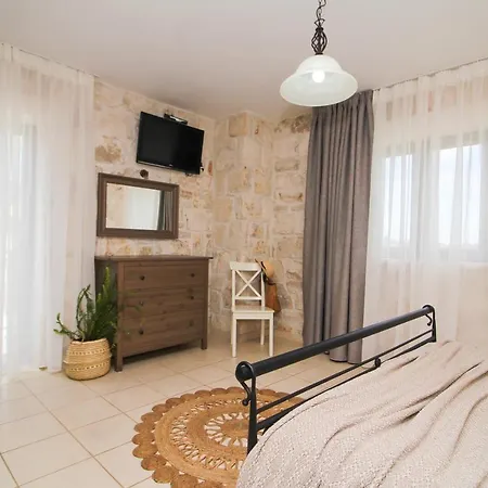 Villa Evanthe Stone